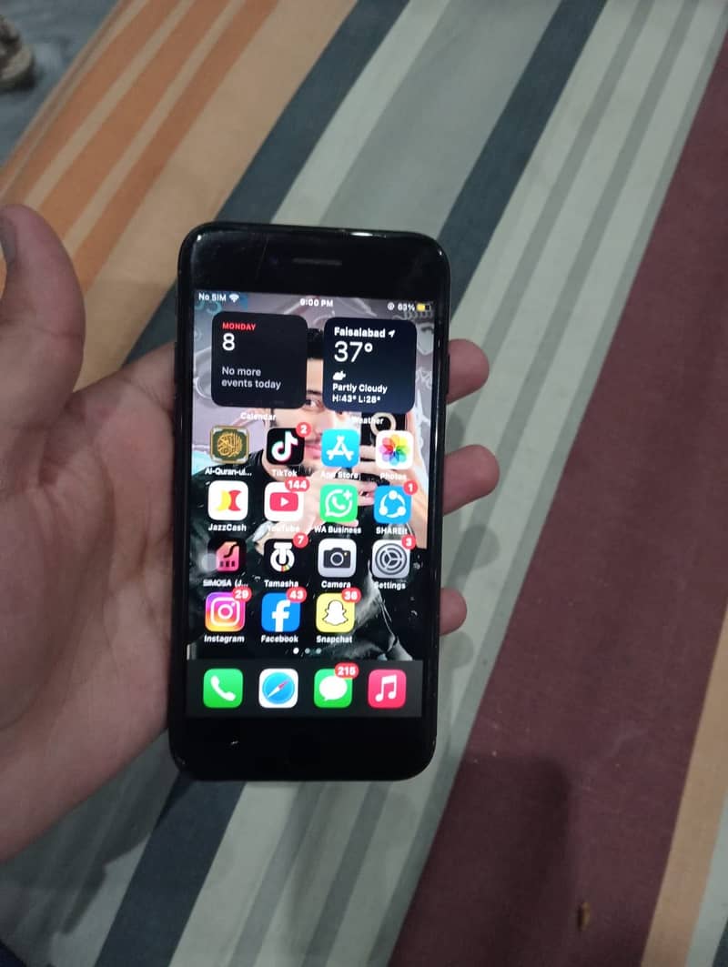 Apple iPhone 7 1