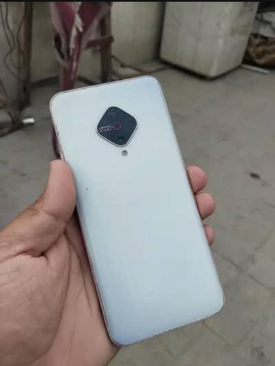 Vivo Y51 non pta 4/128 gb finger in display read discretion