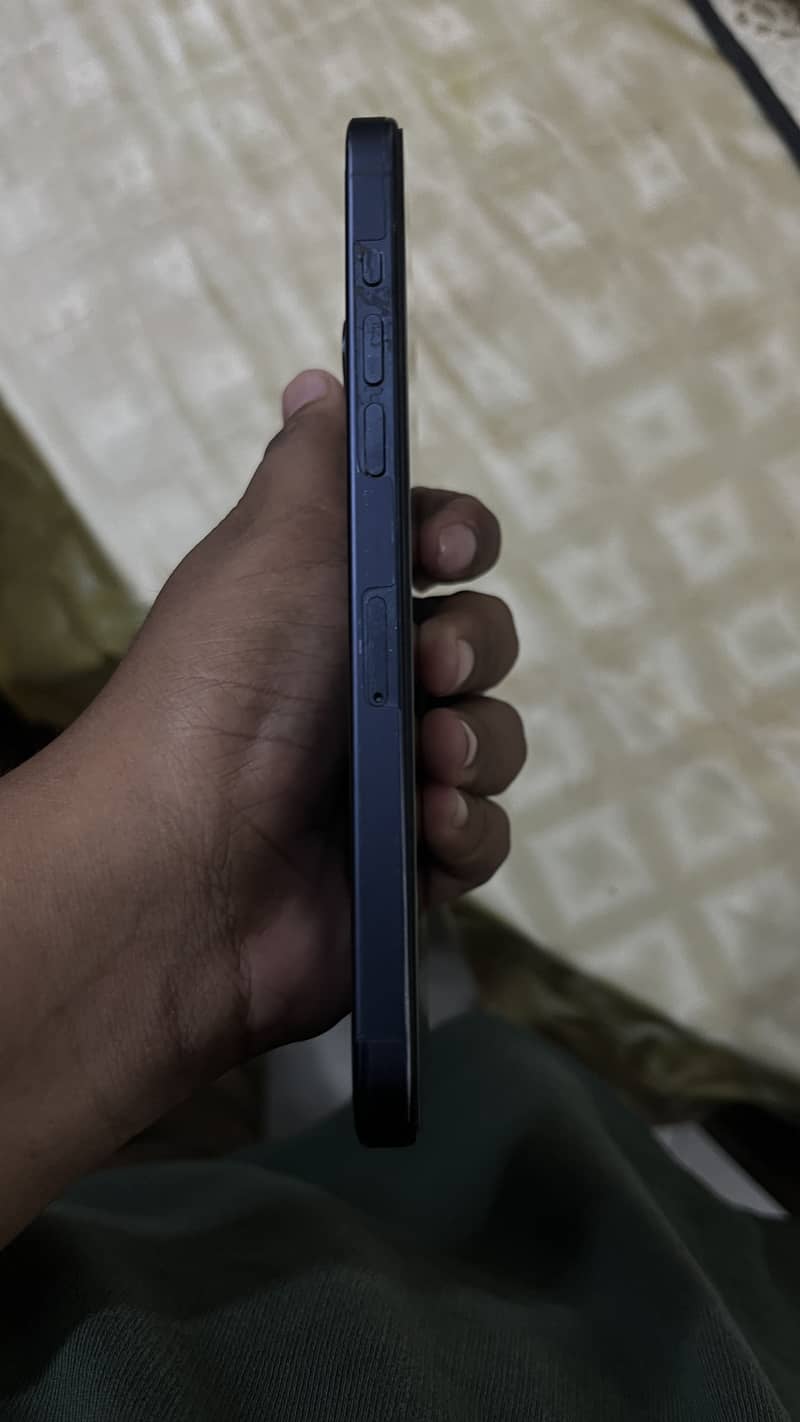Apple iPhone 15 Pro Max 0