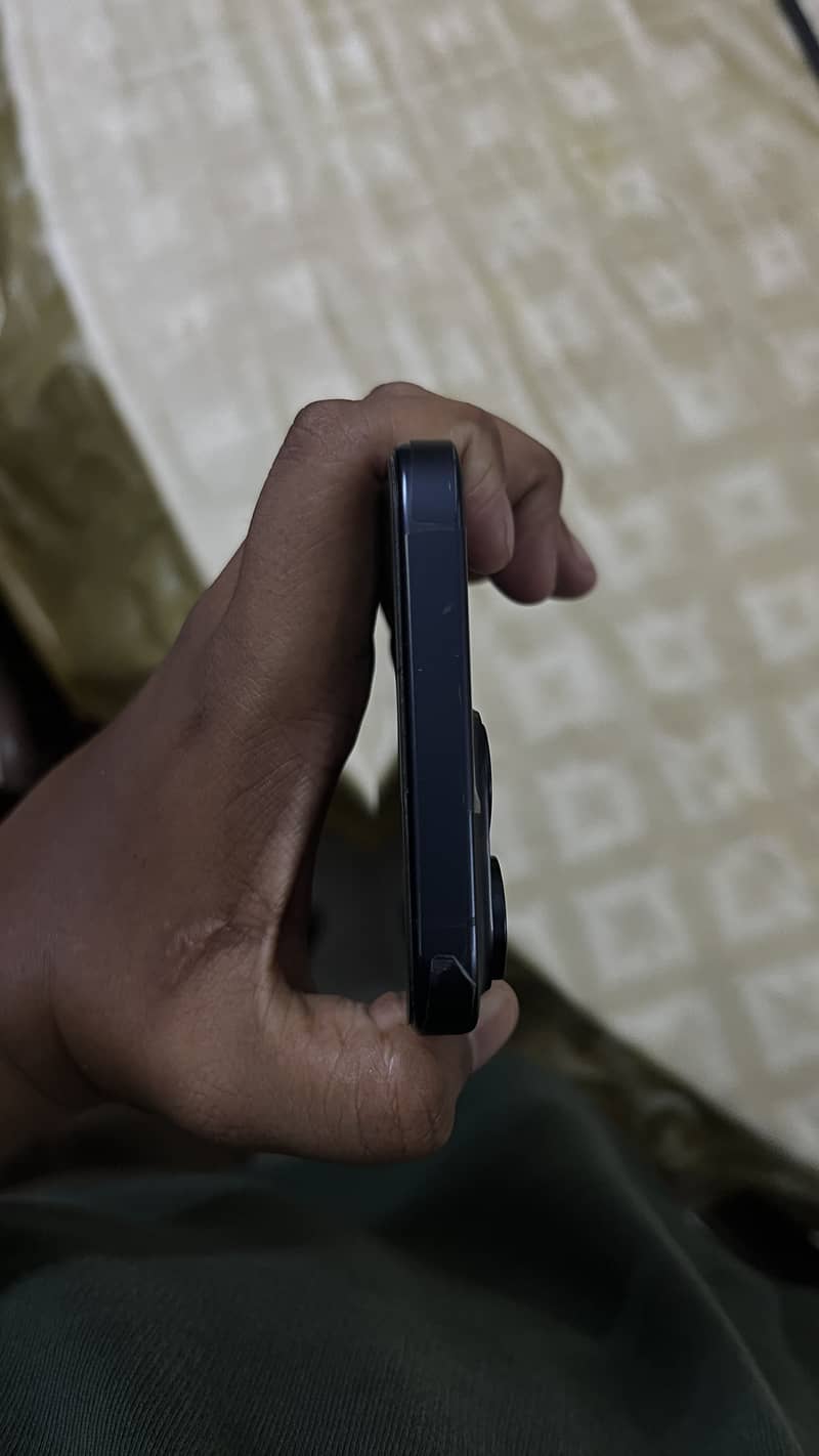 Apple iPhone 15 Pro Max 2