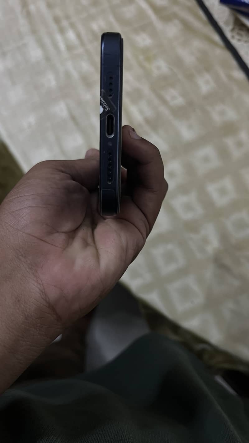 Apple iPhone 15 Pro Max 3