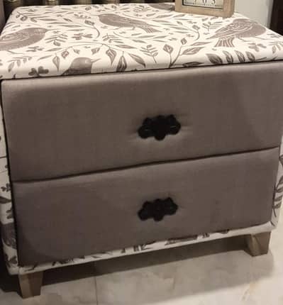 Luxury Bed Excellent Condition with 2 matching side tables no matress