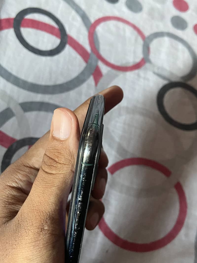 Apple iPhone 11 Pro 4