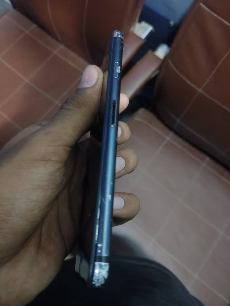 Apple iPhone 7 3