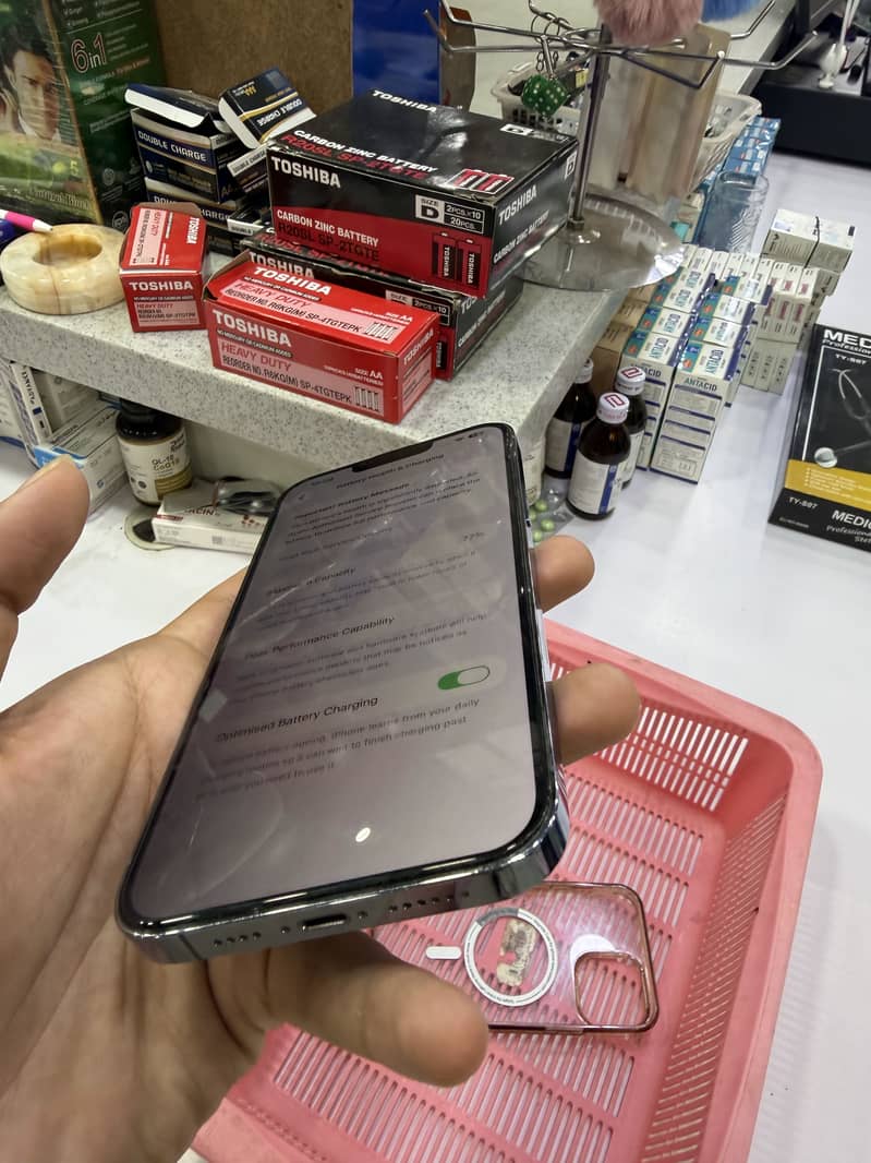 Apple iPhone 13 Pro Max 2