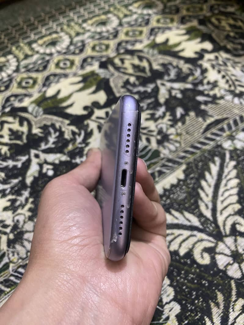 Apple iPhone 11 4