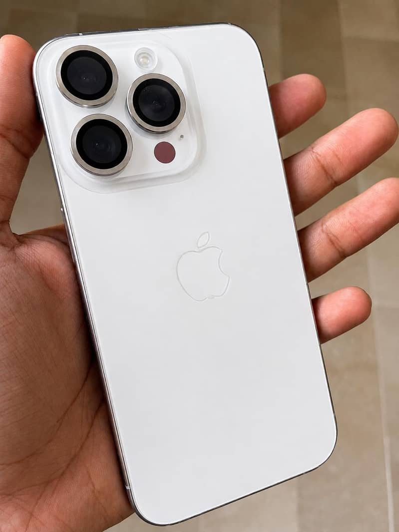 Apple iPhone 15 Pro 0