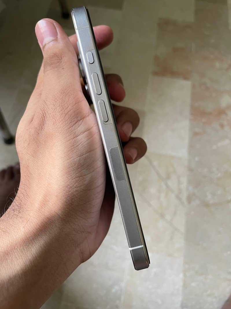 Apple iPhone 15 Pro 2