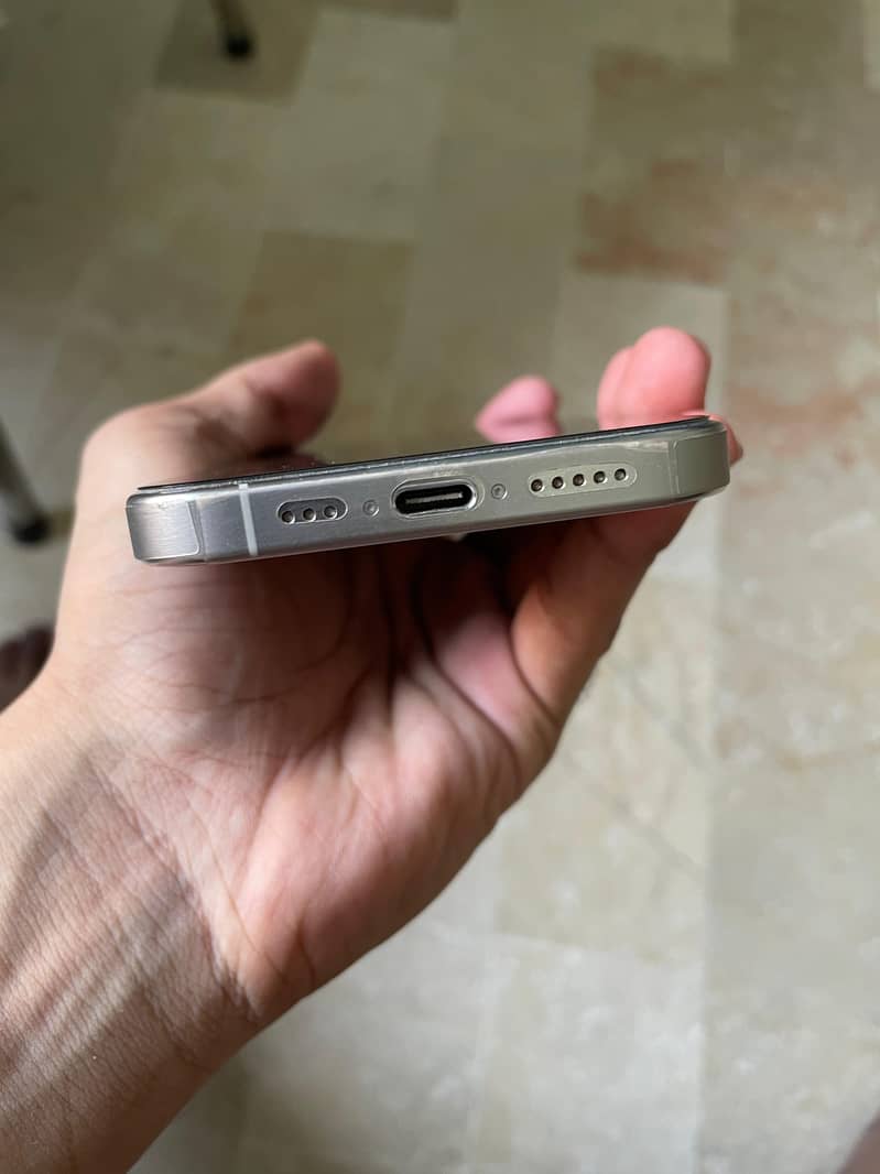 Apple iPhone 15 Pro 3