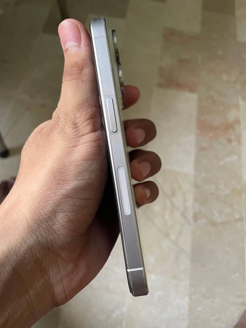 Apple iPhone 15 Pro 4