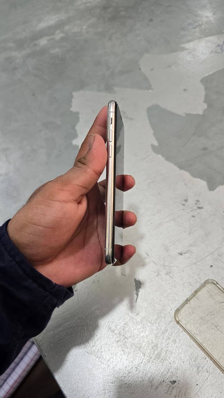 Apple iPhone X 3