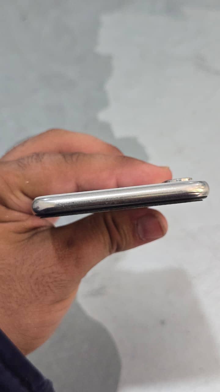 Apple iPhone X 5