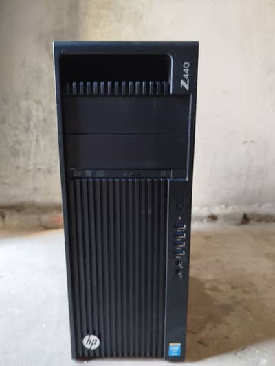 HP Z440 / E5 1650 V4 / 8GB Ram / 500GB Hard