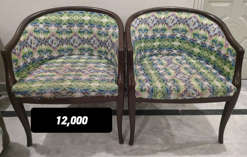 Console, chairs 4