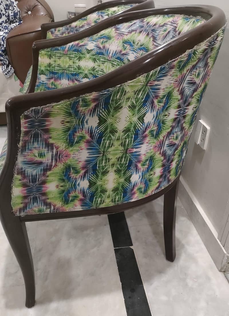 Console, chairs 5