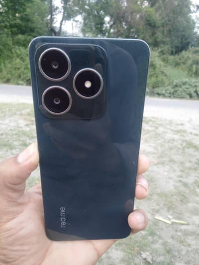Realmi c61 ,Ram 6GB/ 128GB of internal storage , 5000mAh Battery