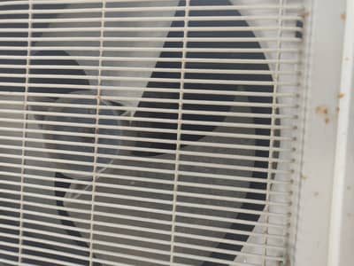 SG split AC. . . 1.5 ton gud in condition