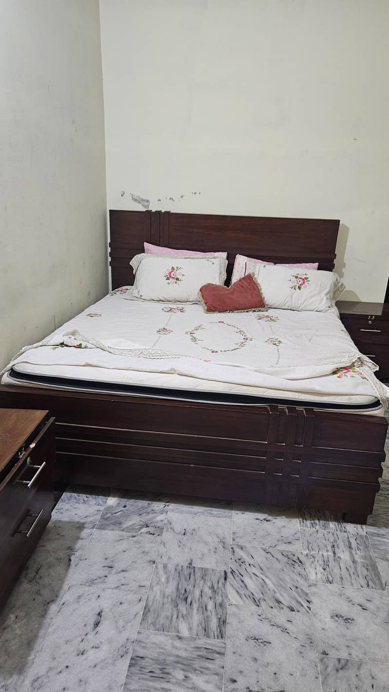 bed side table and dressing table 0