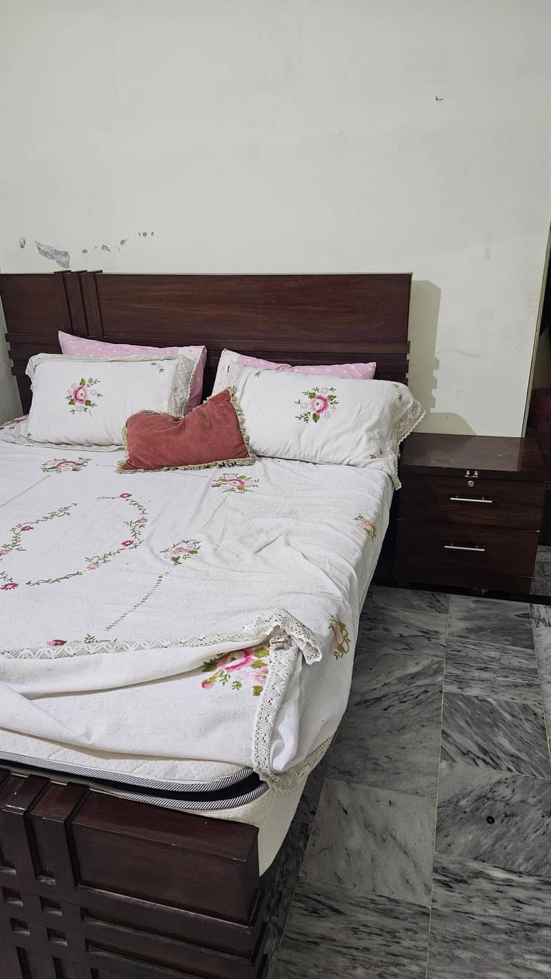 bed side table and dressing table 2