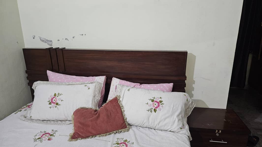 bed side table and dressing table 4