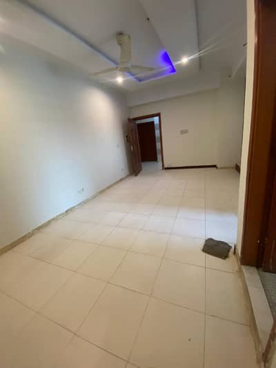 Studio unfurnish apartment available for rent