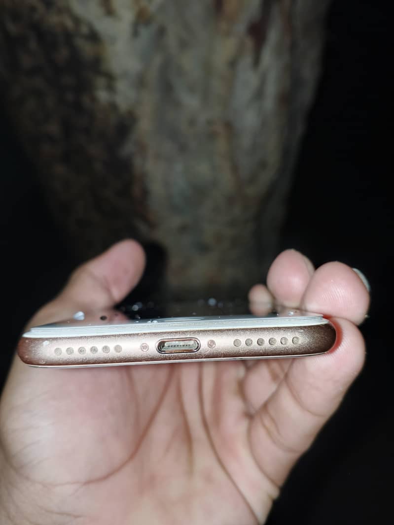 Apple iPhone 8 3