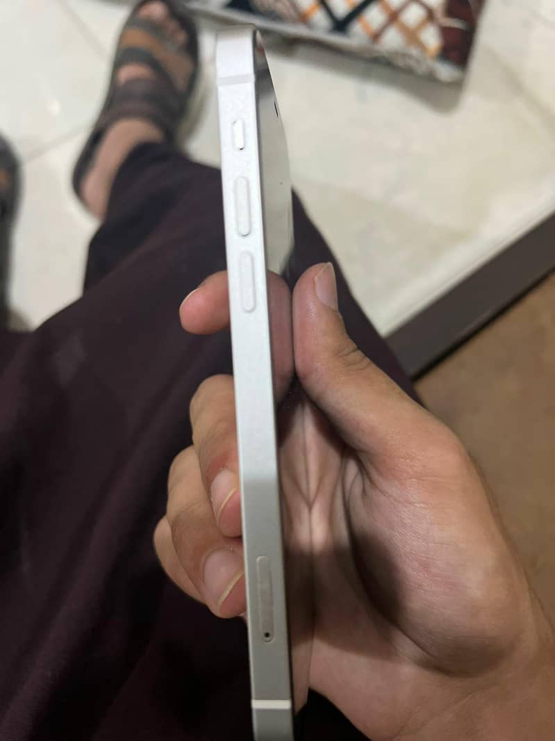 Apple iPhone 12 3