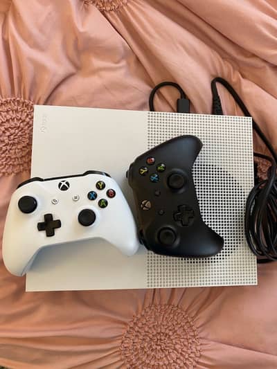 xbox one s 1tb, 2 controllers , 10 physical discs