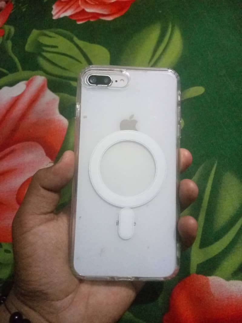 Apple iPhone 8 Plus 3