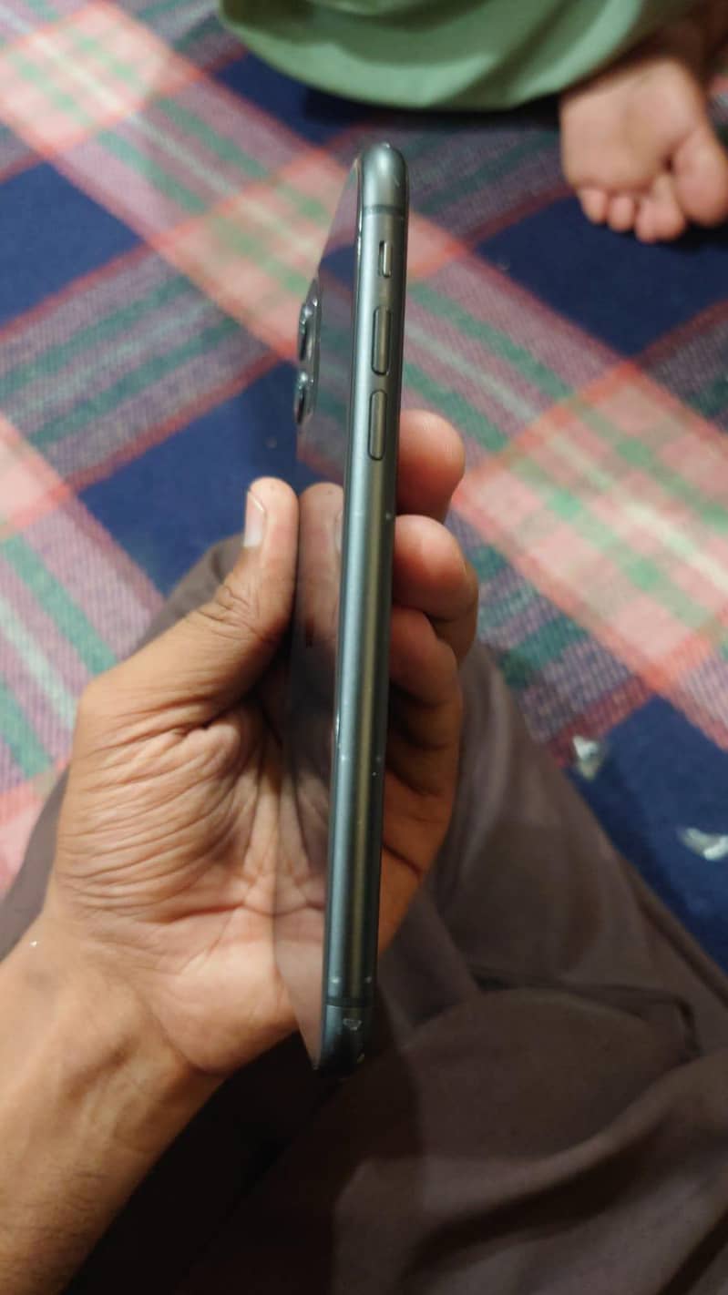 iPhone 11 3