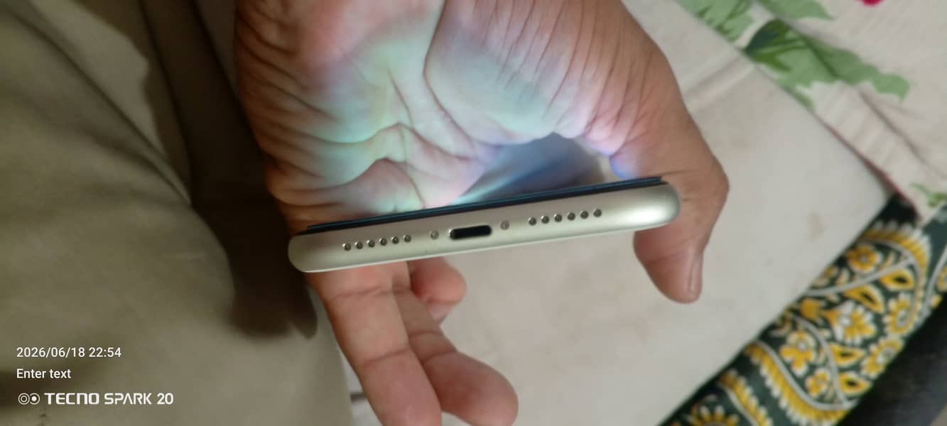 Apple iPhone 11 4