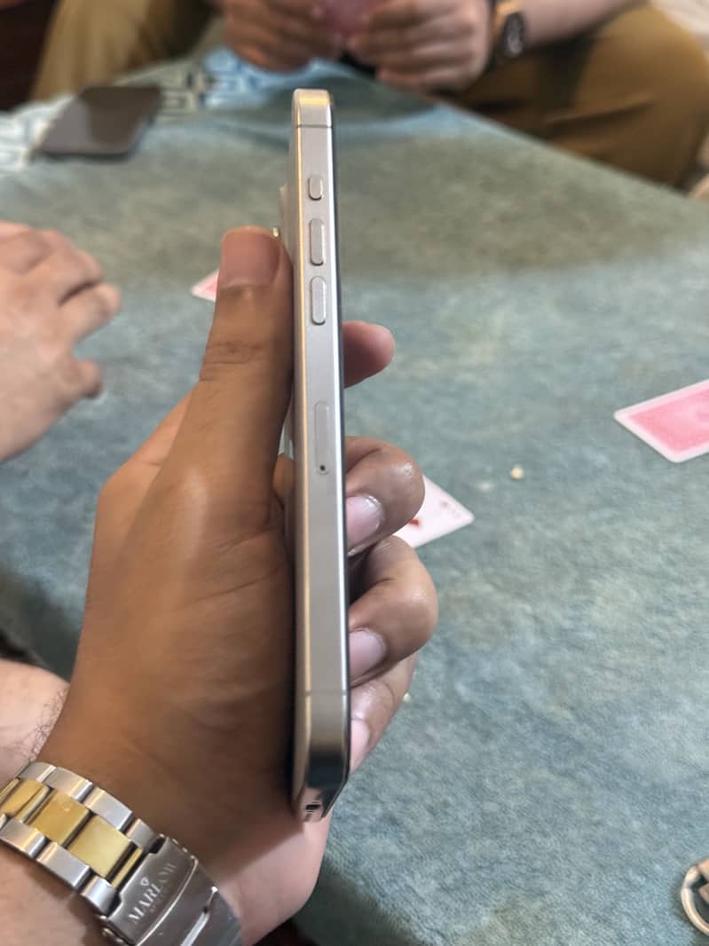 Apple iPhone 15 Pro Max 4