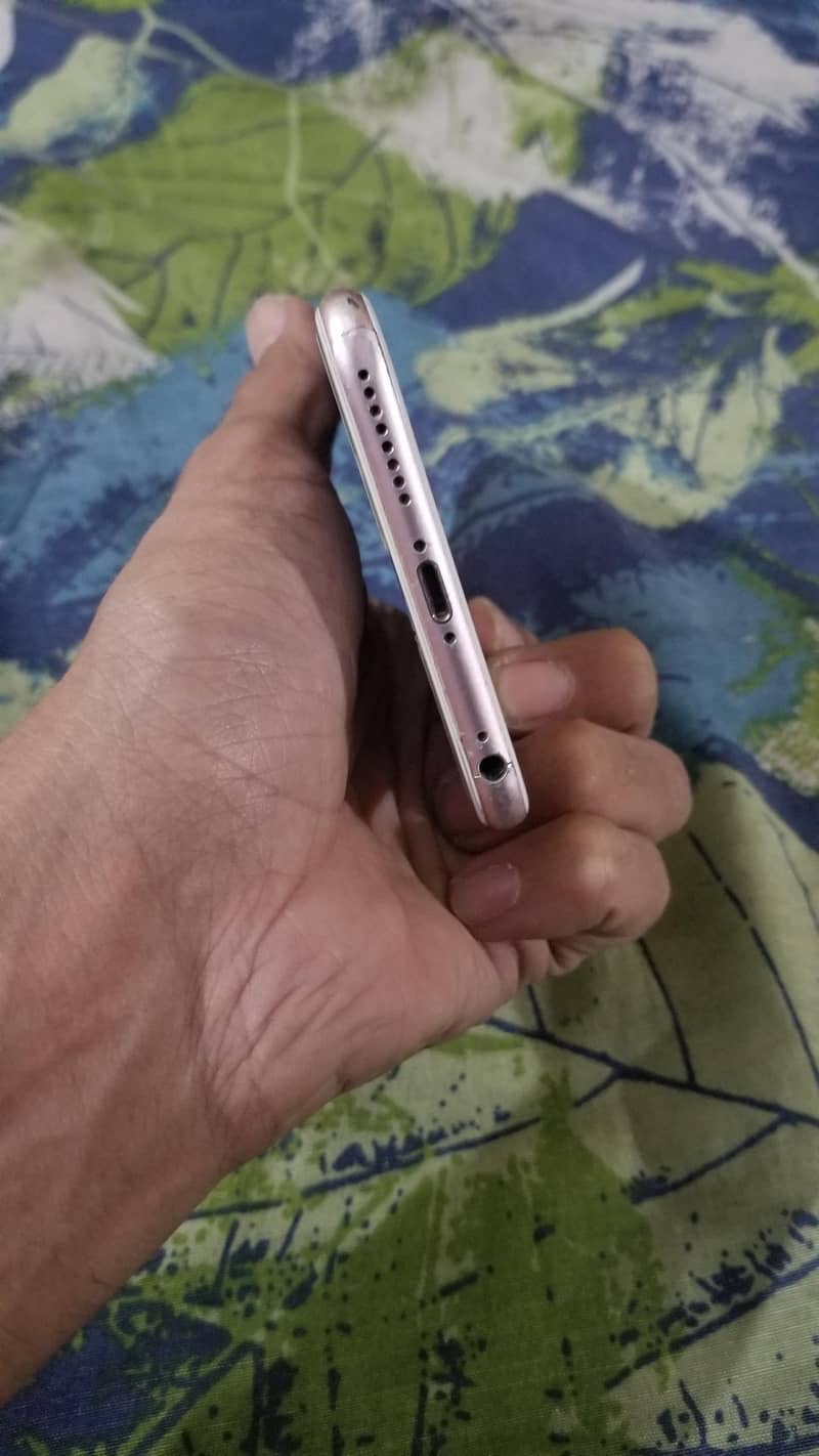 Apple iPhone 6S Plus 4