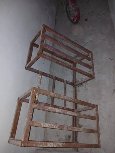 Water bottle stand for water suppliers