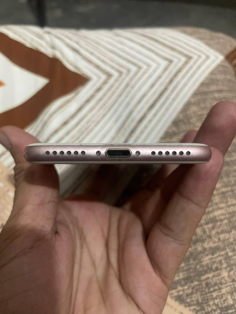 Apple iPhone 7 3
