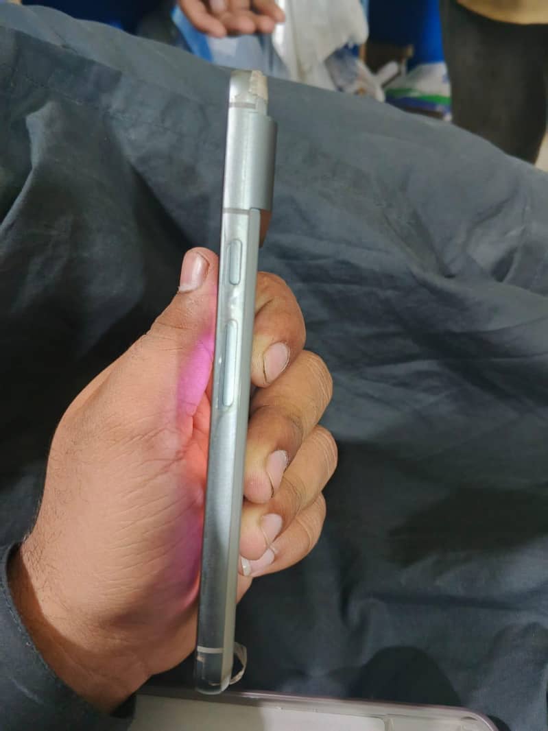 Google Pixel 8 4