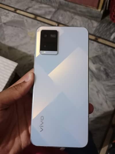 Vivo V21