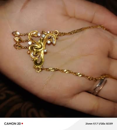 gold pandant and chain