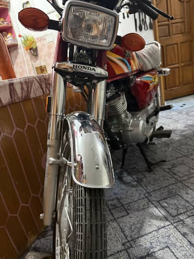600km driven brand new CG125 islamabad registered