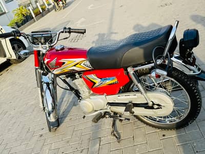 Red Honda 125 2025
