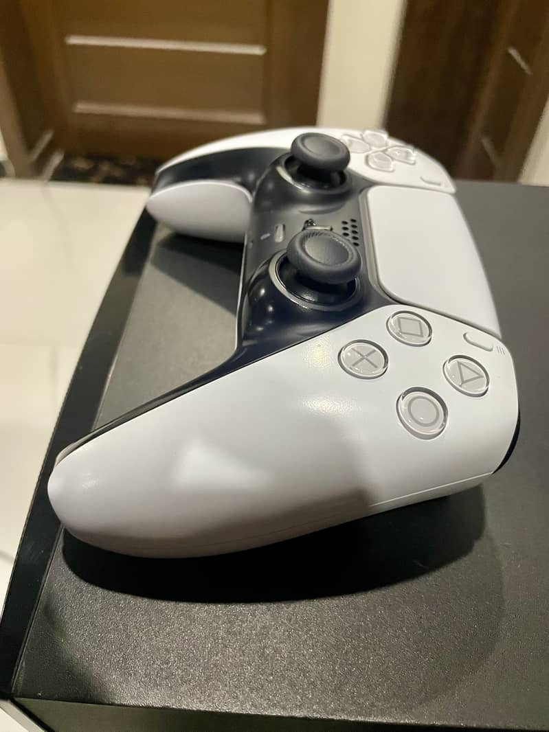 PS5 Controller in mint condition 1
