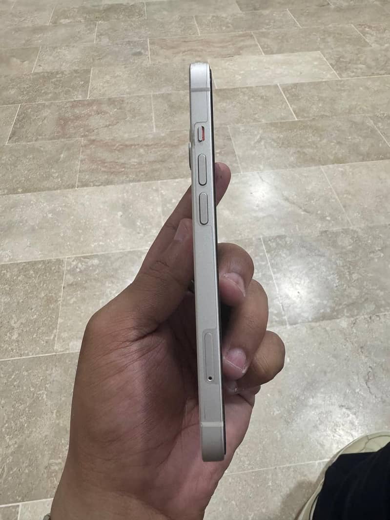 Apple iPhone 13 5