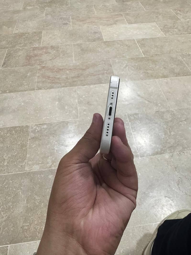 Apple iPhone 13 6