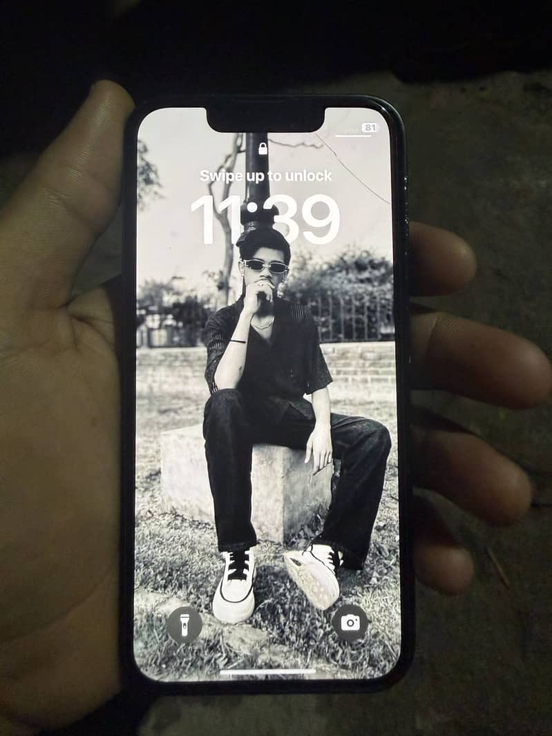 iPhone 13 mini 0