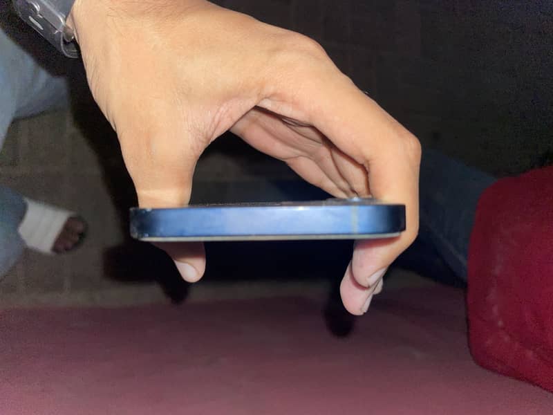 Apple iPhone 12 6