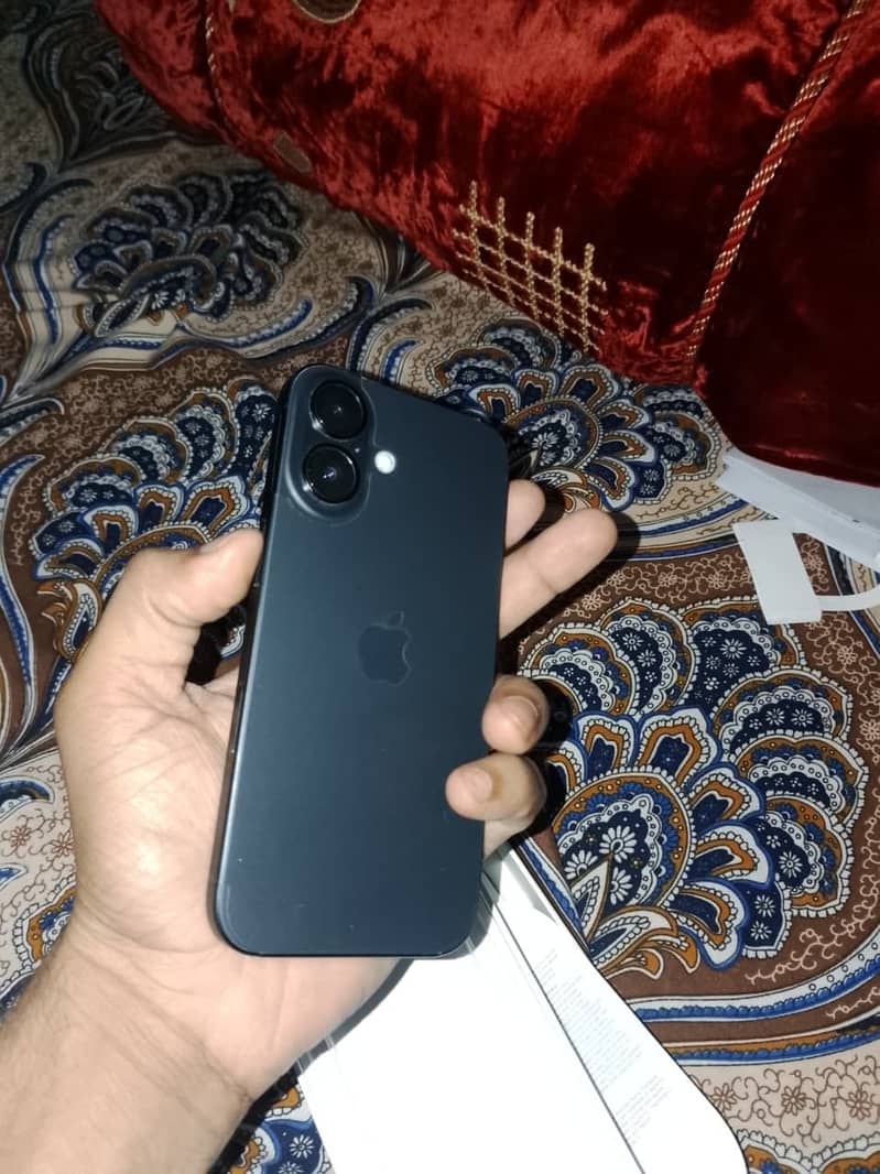 Apple iPhone 16 1