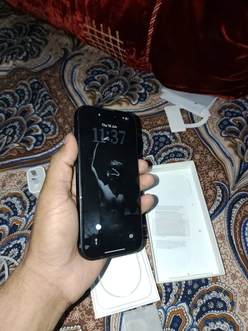 Apple iPhone 16 3