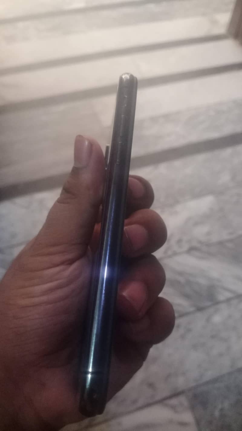 Apple iPhone X 3