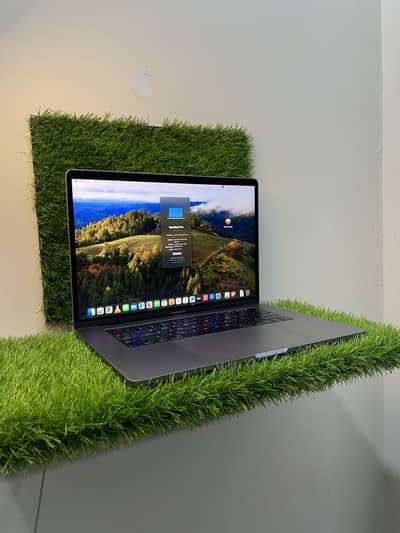 Apple MacBook Pro 2017 |15Inch | Core i7| 16 GB RAM 1 Tb SSD TouchBar