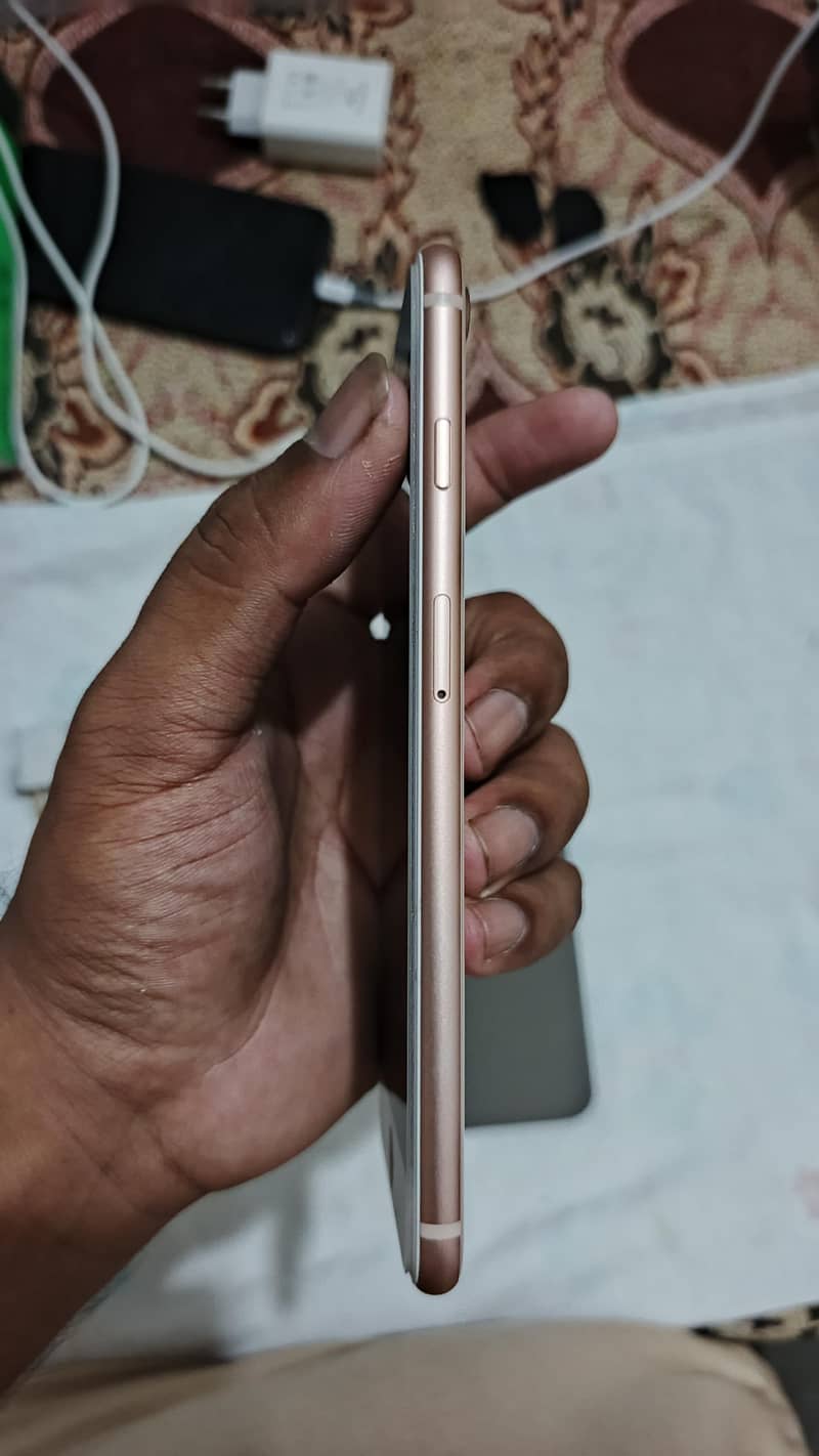 Apple iPhone 8 Plus 5